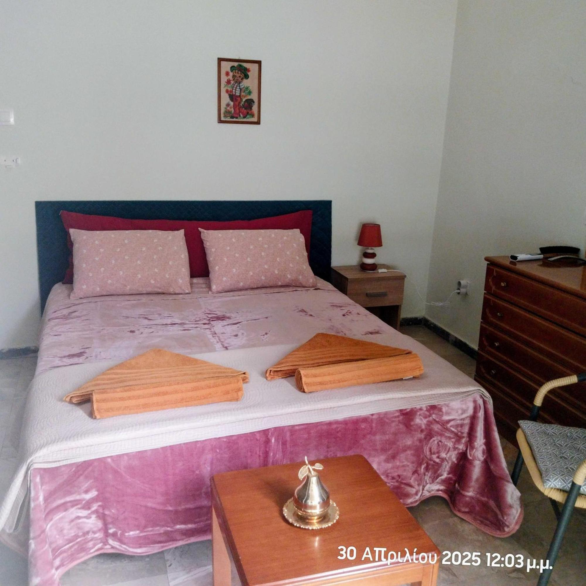 אתונה Cozy & Bright Home 50M From Subway -Agios Antonios מראה חיצוני תמונה
